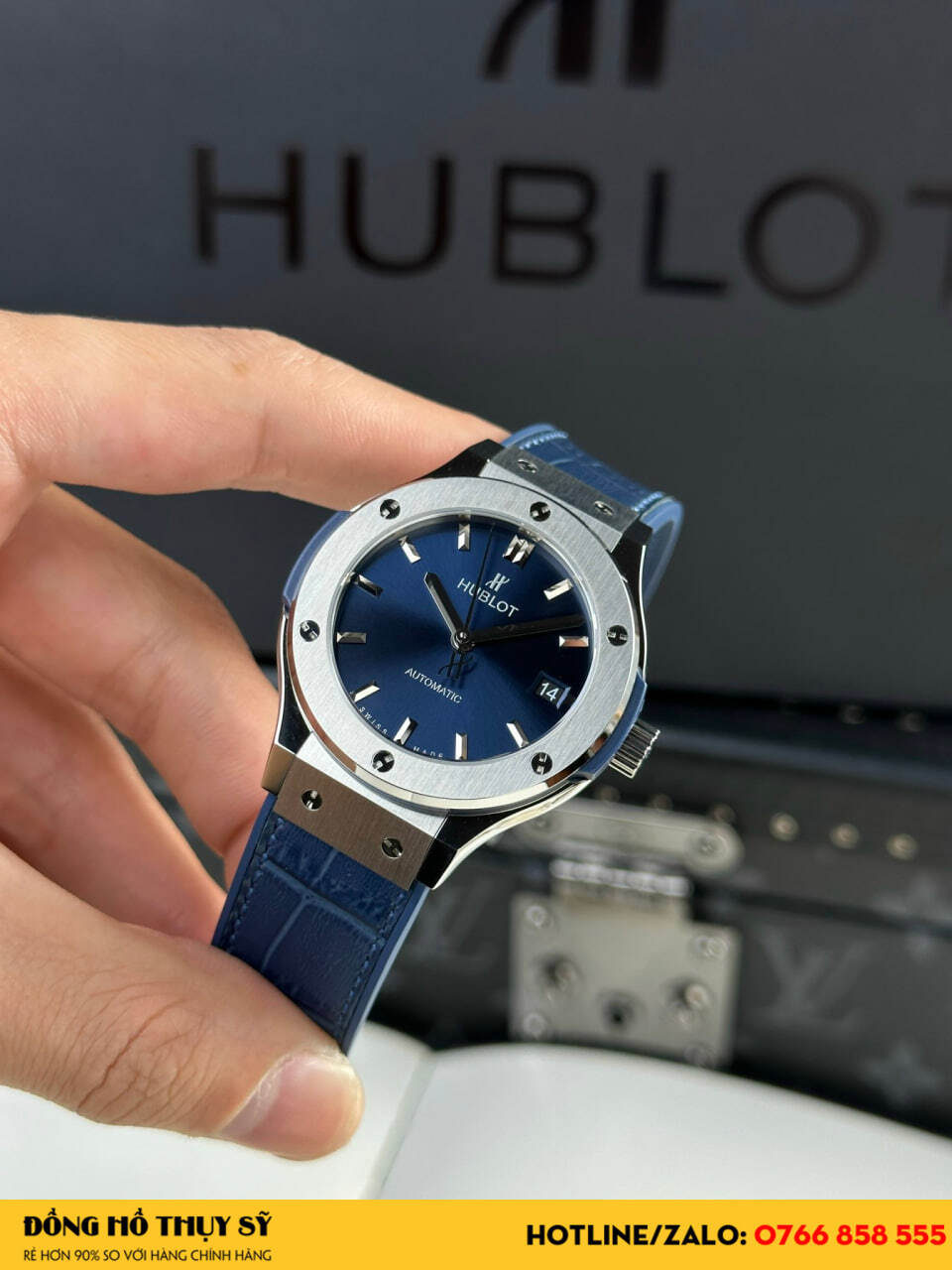 Đồng hồ  Hublot Classic Fusion titanium 38mm mặt xanh