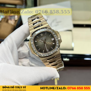 Đồng hồ patek philippe nautilus 5723r chế tác vàng khối kim cương thiên nhiên baguette 