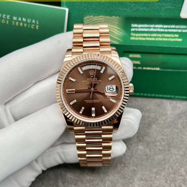 Đồng hồ rolex Day -date 228235 chế tác vàng khối 18k 