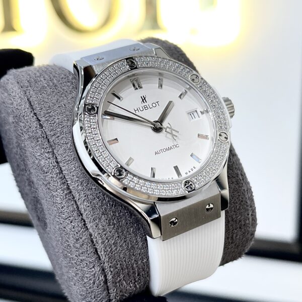 Đồng Hồ Hublot Classic Fusion Viền Kim Cương Moissanite White Size 38mm Siêu Cấp