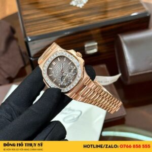 Đồng hồ Patek Philippe nautilus 5712 độ viền moissanite baguette