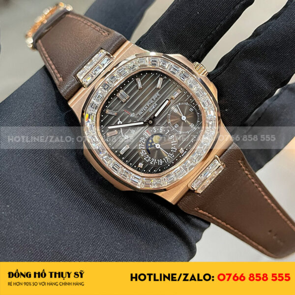 Patek philippe nautilus 5724r chế tác vàng khối rose gold kim cương baguette