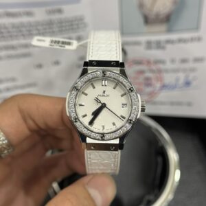 Đồng Hồ Hublot Classic Fusion Nữ Viền Full Kim Cương Moissanite Replica