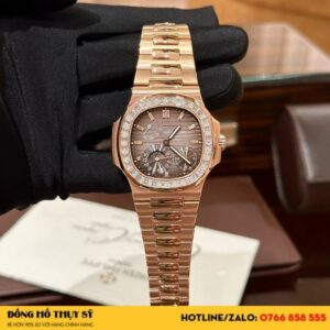 Đồng hồ Patek Philippe nautilus 5712 độ viền moissanite baguette