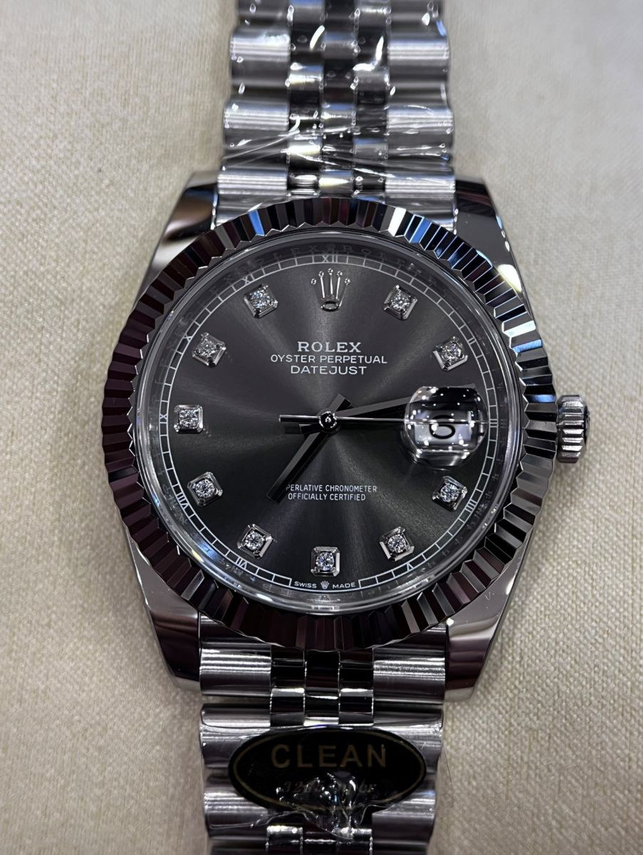 Vẻ đẹp độc đáo của Đồng Hồ Rolex Datejust Mặt Số Gray Cọc Số Đá Super Fake